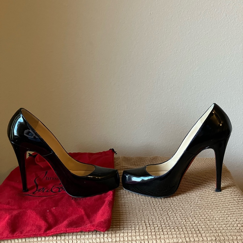 Christian Louboutin. Black pumps. Designer women’s shoes. Excellent Condition. - Picture 9 of 11